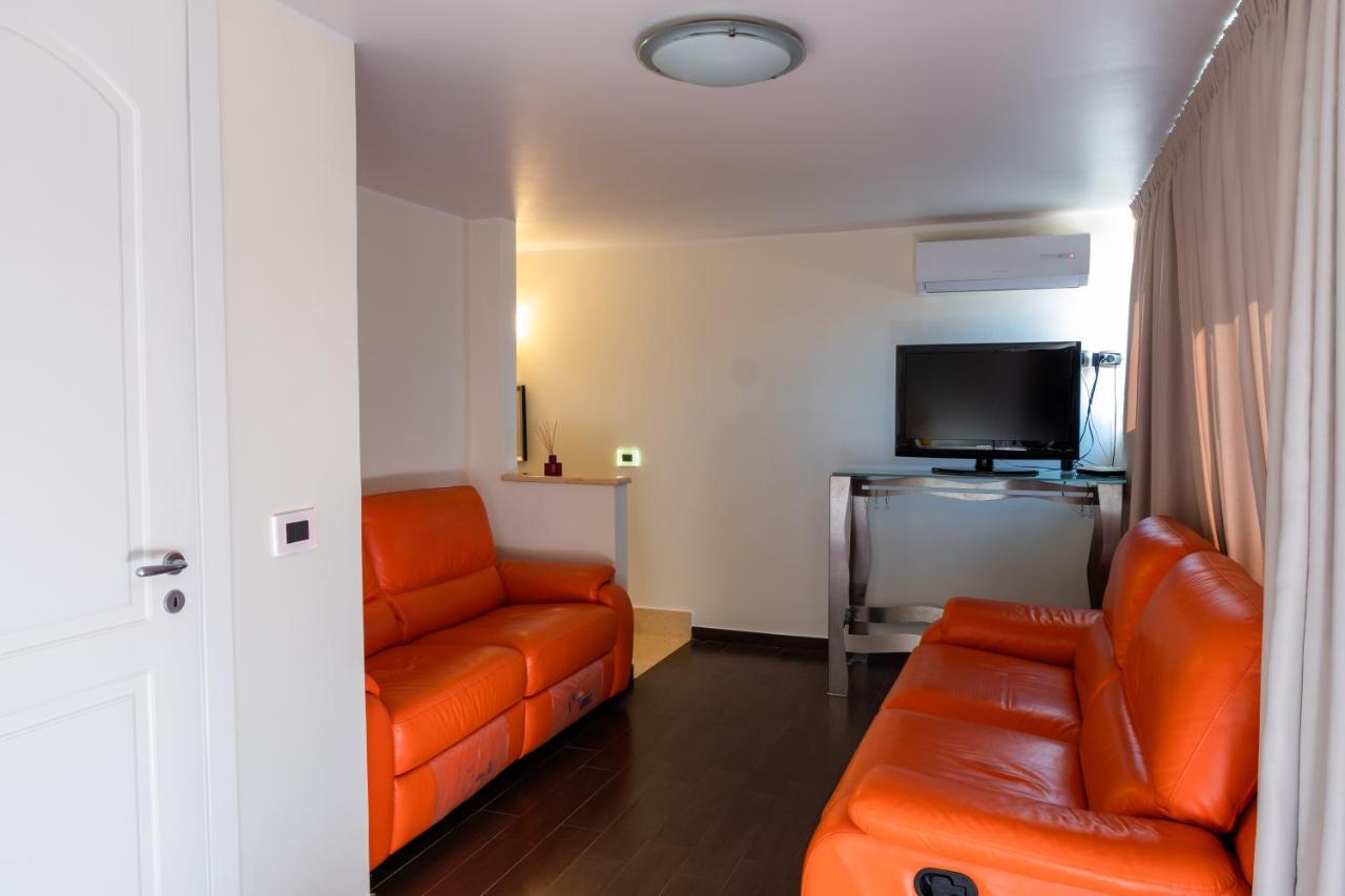 Casa Di Alessio A 200 Metri Dal Mare Villa Acireale Bagian luar foto